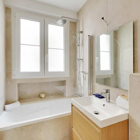 Modern Flat - 6p- Voltaire Paris