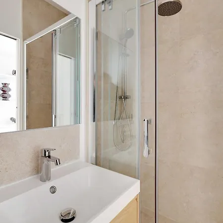 Modern Flat - 6p- Voltaire