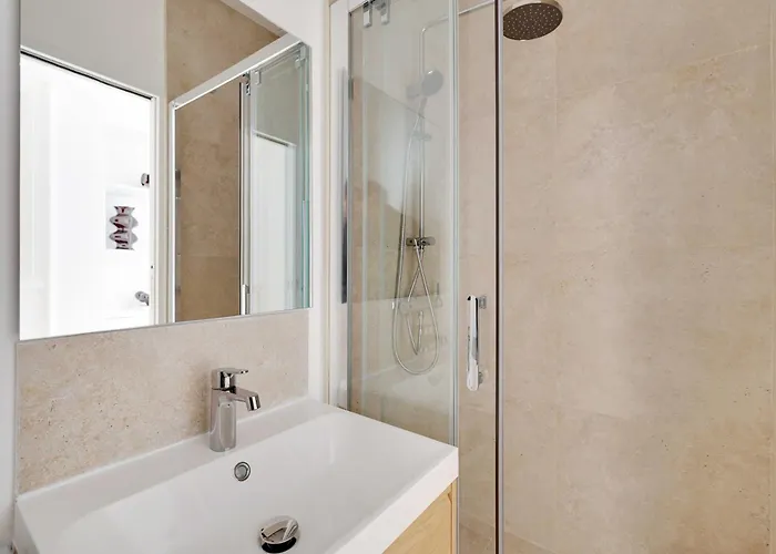 Modern Flat - 6p- Voltaire